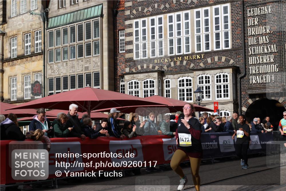 05.10.2025 - 20. swb-Marathon Bremen Yannick Fuchs http://msf.ph/oto/9260117 05.10.2025 11:18:20 Ziel 9465, 9477, 10575 meine-sportfotos.de