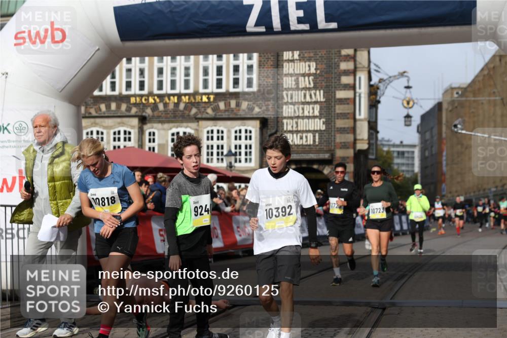 05.10.2025 - 20. swb-Marathon Bremen Yannick Fuchs http://msf.ph/oto/9260125 05.10.2025 10:48:14 Ziel 9240, 10392, 10428, 10723, 10818, 11299 meine-sportfotos.de