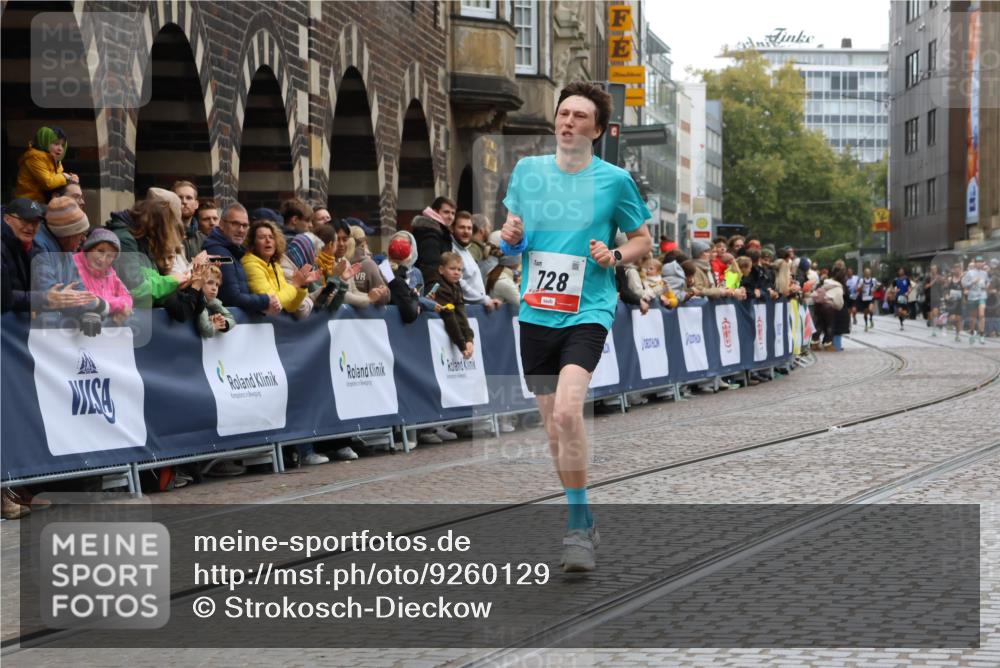 05.10.2025 - 20. swb-Marathon Bremen Strokosch-Dieckow http://msf.ph/oto/9260129 05.10.2025 12:56:26 Ziel 221, 728, 2135 meine-sportfotos.de