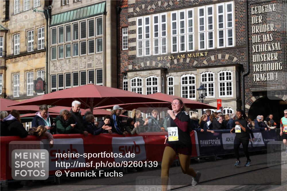 05.10.2025 - 20. swb-Marathon Bremen Yannick Fuchs http://msf.ph/oto/9260139 05.10.2025 11:18:21 Ziel 9465, 9477, 10575 meine-sportfotos.de