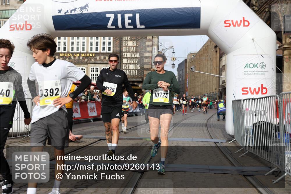 05.10.2025 - 20. swb-Marathon Bremen Yannick Fuchs http://msf.ph/oto/9260143 05.10.2025 10:48:17 Ziel 10392, 10428, 10723, 10818, 10953, 11299 meine-sportfotos.de