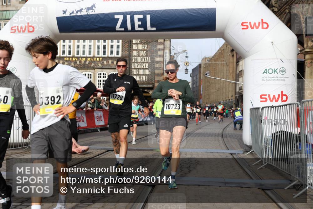05.10.2025 - 20. swb-Marathon Bremen Yannick Fuchs http://msf.ph/oto/9260144 05.10.2025 10:48:17 Ziel 10392, 10428, 10723, 10818, 10953, 11299 meine-sportfotos.de