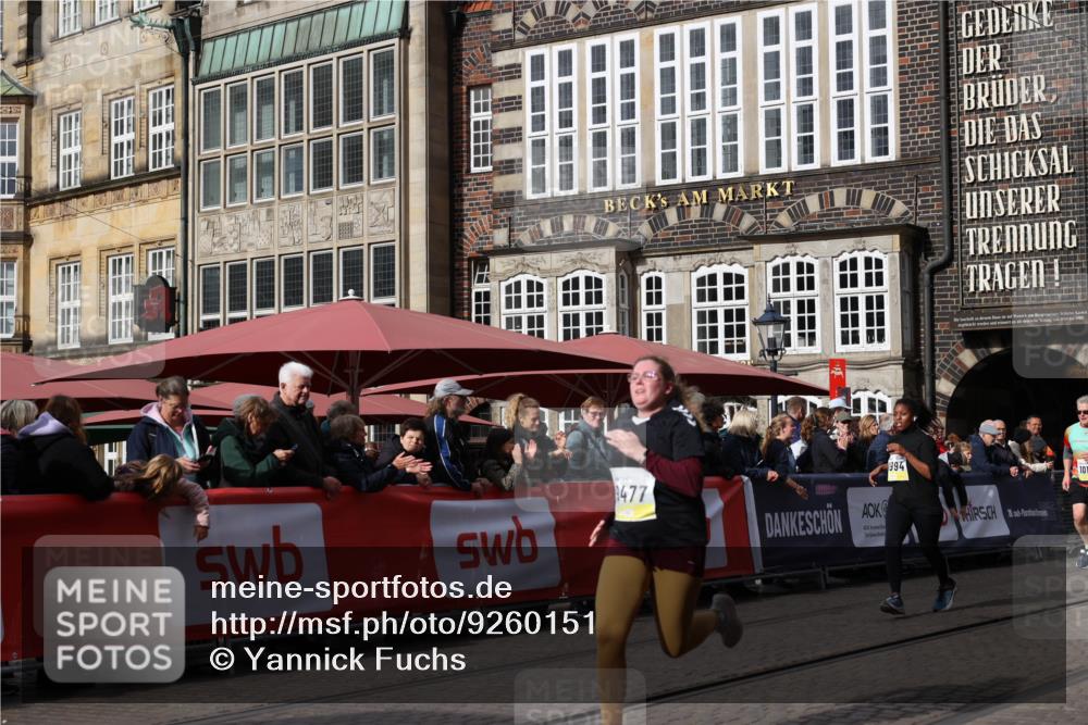 05.10.2025 - 20. swb-Marathon Bremen Yannick Fuchs http://msf.ph/oto/9260151 05.10.2025 11:18:21 Ziel 9465, 9477, 10575 meine-sportfotos.de