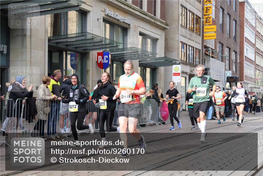 05.10.2025 - 20. swb-Marathon Bremen Strokosch-Dieckow http://msf.ph/oto/9260170 05.10.2025 11:00:23 Ziel 7178, 9177, 9271, 9272, 9327, 9389, 9531, 9827, 9858, 10063, 10079, 10182, 10518, 10571, 10690, 10872, 10901, 11003, 11034, 11071, 11155, 11162, 11255, 11511, 11534, 11595, 11610, 7178, 9177, 9271, 9272, 9327, 9389, 9531, 9827, 9858, 10063, 10079, 10182, 10518, 10571, 10690, 10872, 10901, 11003, 11034, 11071, 11155, 11162, 11255, 11511 meine-sportfotos.de