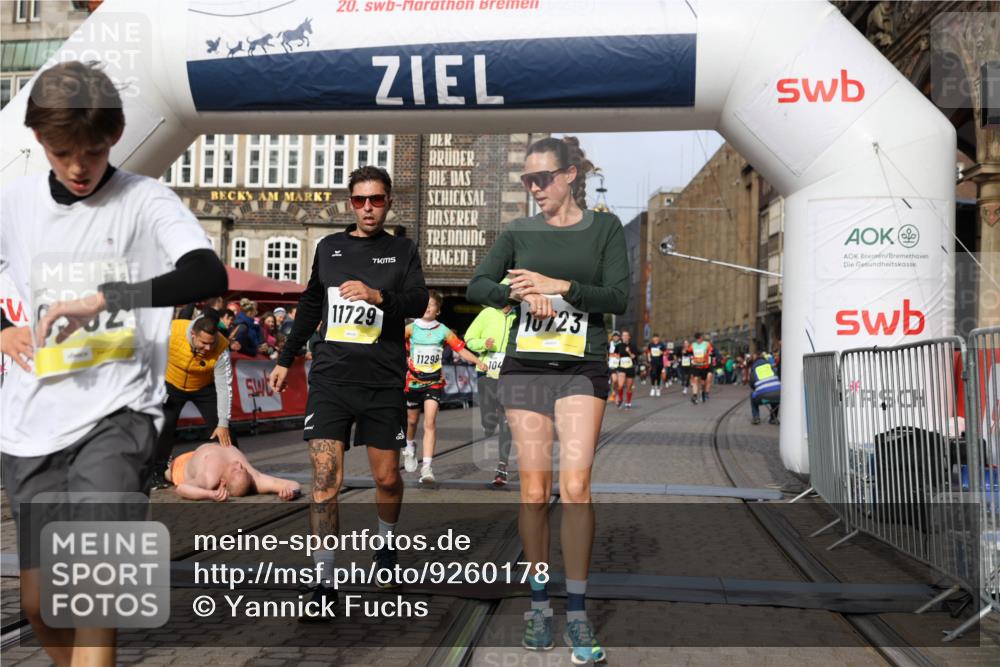05.10.2025 - 20. swb-Marathon Bremen Yannick Fuchs http://msf.ph/oto/9260178 05.10.2025 10:48:18 Ziel 10392, 10428, 10723, 10818, 10953, 11299 meine-sportfotos.de