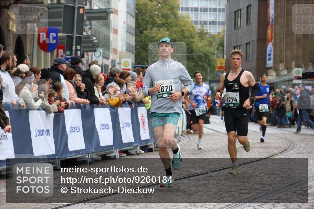 05.10.2025 - 20. swb-Marathon Bremen Strokosch-Dieckow http://msf.ph/oto/9260184 05.10.2025 12:56:37 Ziel 1005, 2670, 2801, 4984, 7274, 7587 meine-sportfotos.de