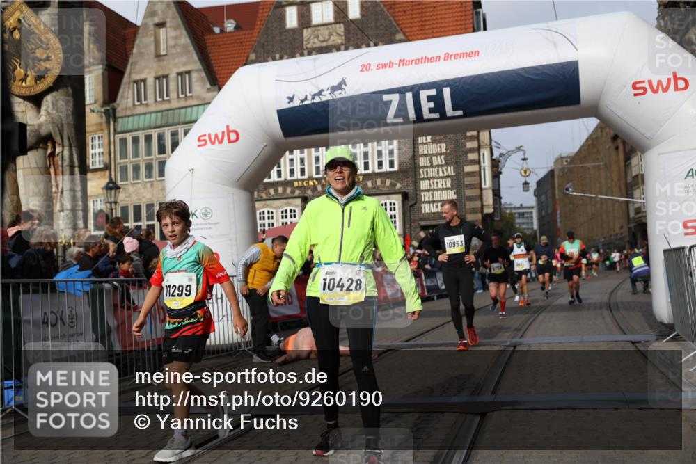 05.10.2025 - 20. swb-Marathon Bremen Yannick Fuchs http://msf.ph/oto/9260190 05.10.2025 10:48:21 Ziel 9293, 9641, 9706, 10428, 10723, 10931, 10953, 11299, 11561, 11637 meine-sportfotos.de