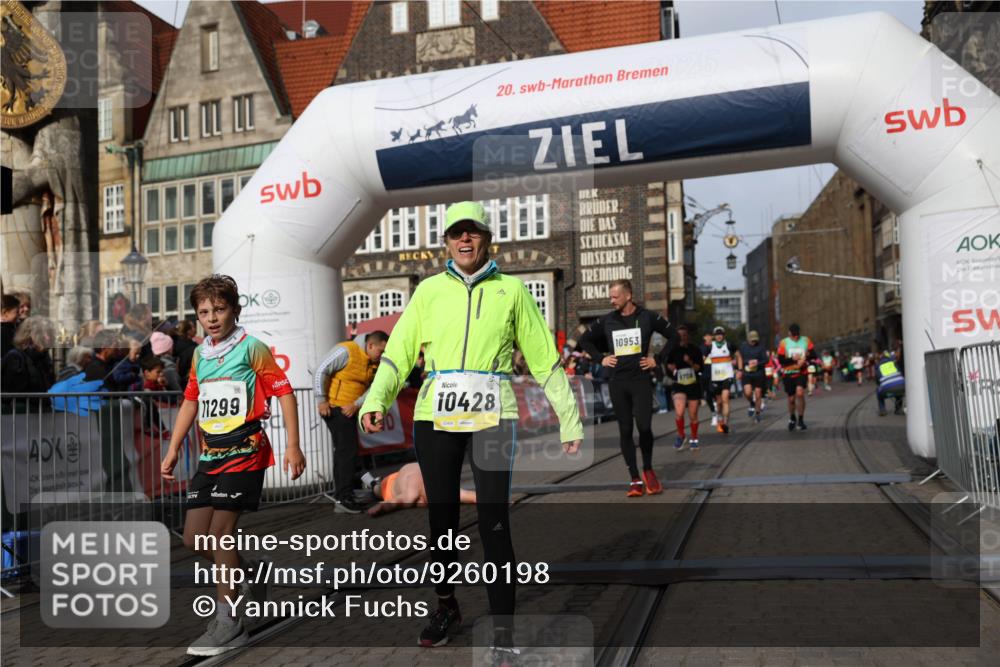 05.10.2025 - 20. swb-Marathon Bremen Yannick Fuchs http://msf.ph/oto/9260198 05.10.2025 10:48:21 Ziel 9293, 9641, 9706, 10428, 10723, 10931, 10953, 11299, 11561, 11637 meine-sportfotos.de