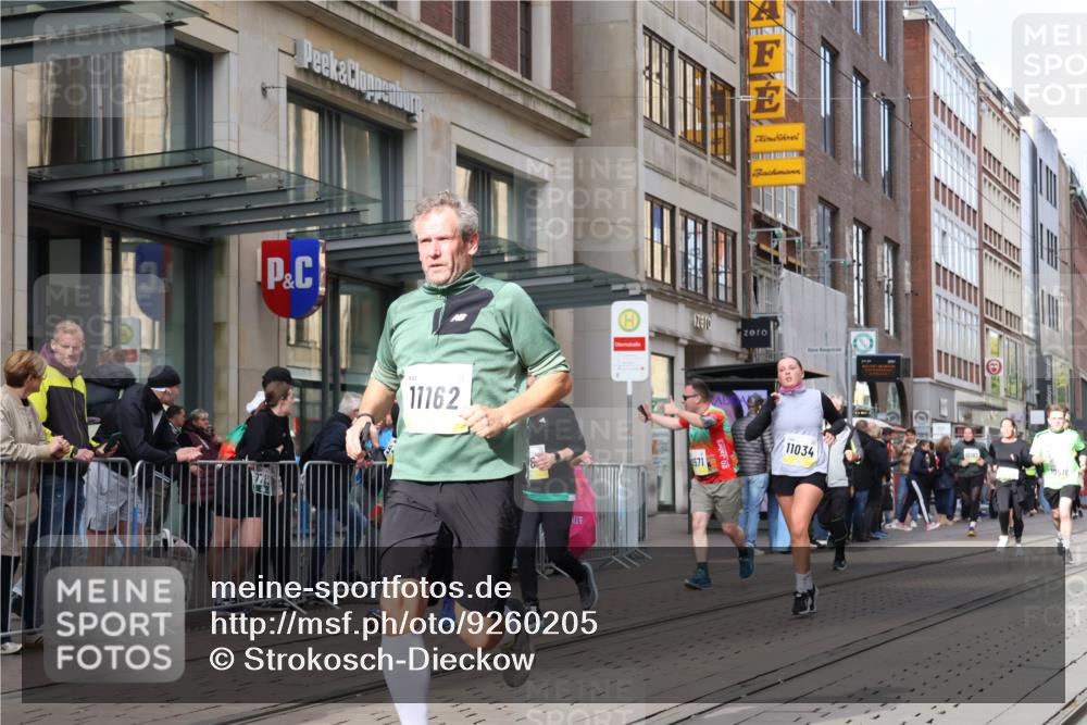 05.10.2025 - 20. swb-Marathon Bremen Strokosch-Dieckow http://msf.ph/oto/9260205 05.10.2025 11:00:24 Ziel 7178, 9177, 9271, 9272, 9327, 9389, 9531, 9827, 9858, 10063, 10079, 10182, 10258, 10518, 10571, 10690, 10872, 10901, 11003, 11034, 11071, 11155, 11162, 11255, 11511, 11534, 11610, 7178, 9177, 9271, 9272, 9327, 9389, 9531, 9827, 9858, 10063, 10079, 10182, 10258, 10518, 10571, 10690, 10872, 10901, 11003, 11034, 11071, 11155, 11162, 11255, 11511 meine-sportfotos.de