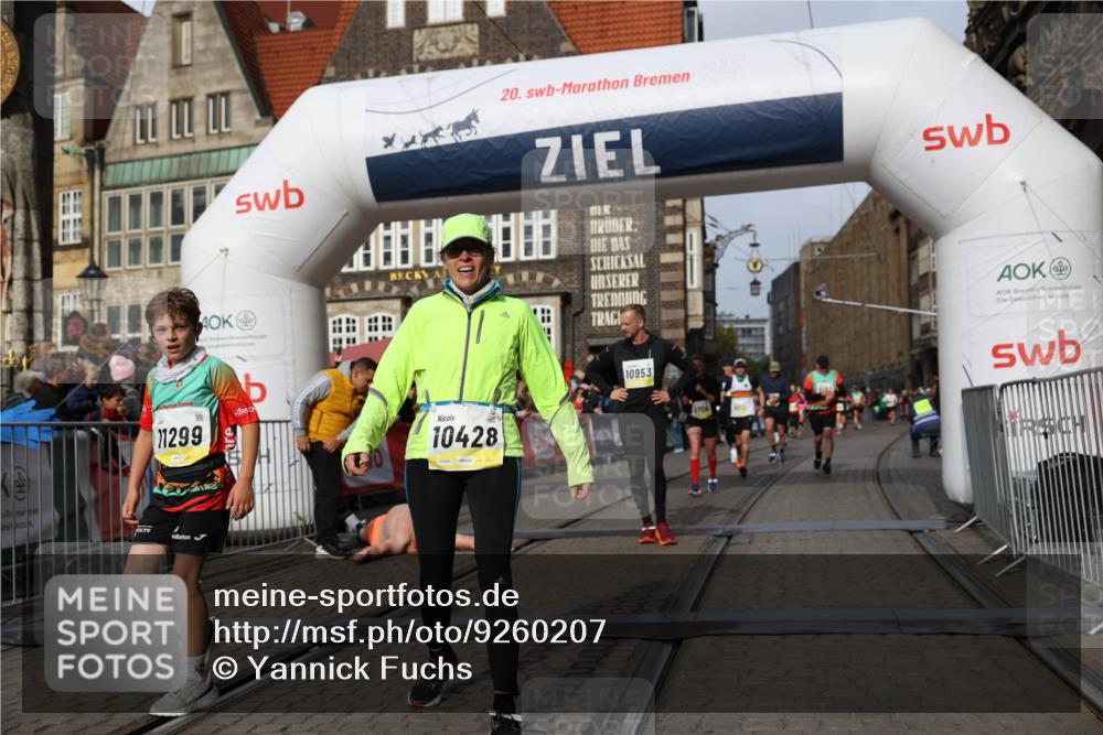 05.10.2025 - 20. swb-Marathon Bremen Yannick Fuchs http://msf.ph/oto/9260207 05.10.2025 10:48:21 Ziel 9293, 9641, 9706, 10428, 10723, 10931, 10953, 11299, 11561, 11637 meine-sportfotos.de