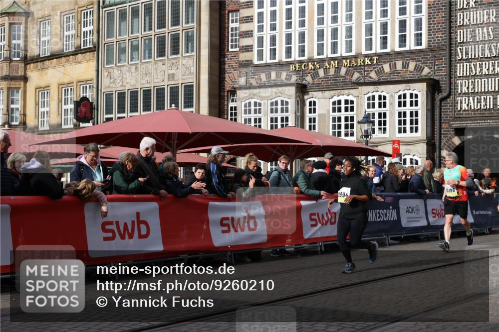 05.10.2025 - 20. swb-Marathon Bremen Yannick Fuchs http://msf.ph/oto/9260210 05.10.2025 11:18:22 Ziel 9348, 9465, 9477, 10575, 10994 meine-sportfotos.de