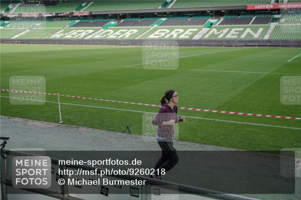 05.10.2025 - 20. swb-Marathon Bremen Michael Burmester http://msf.ph/oto/9260218 05.10.2025 10:50:08 Laufen im Stadion 9445, 9733, 9808, 9857, 10035, 10072, 10096, 10133, 10184, 10373, 10700, 10724, 10731, 11190, 9247, 9405, 9513, 9688, 10488, 10720, 11643 meine-sportfotos.de