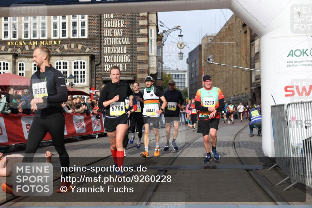 05.10.2025 - 20. swb-Marathon Bremen Yannick Fuchs http://msf.ph/oto/9260228 05.10.2025 10:48:23 Ziel 9293, 9641, 9706, 10428, 10931, 10953, 11119, 11299, 11561, 11637 meine-sportfotos.de