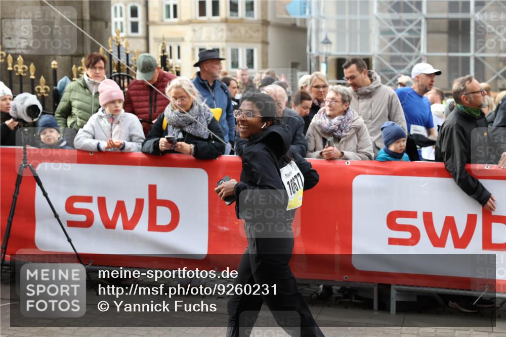 05.10.2025 - 20. swb-Marathon Bremen Yannick Fuchs http://msf.ph/oto/9260231 05.10.2025 11:19:53 Ziel 10677 meine-sportfotos.de