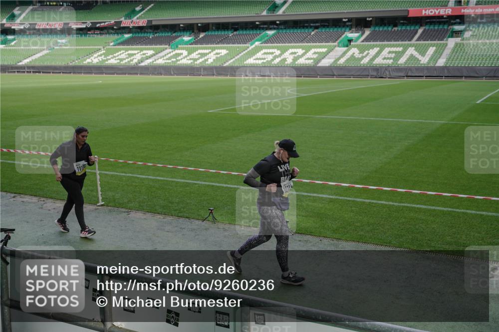 05.10.2025 - 20. swb-Marathon Bremen Michael Burmester http://msf.ph/oto/9260236 05.10.2025 10:50:13 Laufen im Stadion 9445, 9733, 9808, 9857, 10035, 10072, 10096, 10133, 10184, 10373, 10700, 10724, 10731, 11190, 9405, 9513, 9688, 10488, 10700, 10720, 11643 meine-sportfotos.de