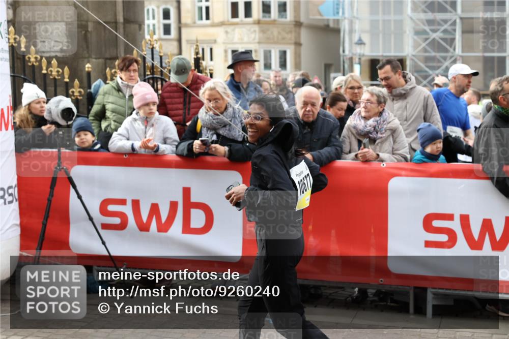 05.10.2025 - 20. swb-Marathon Bremen Yannick Fuchs http://msf.ph/oto/9260240 05.10.2025 11:19:53 Ziel 10677 meine-sportfotos.de