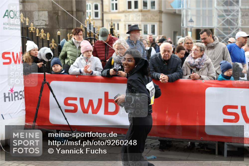05.10.2025 - 20. swb-Marathon Bremen Yannick Fuchs http://msf.ph/oto/9260248 05.10.2025 11:19:53 Ziel 10677 meine-sportfotos.de