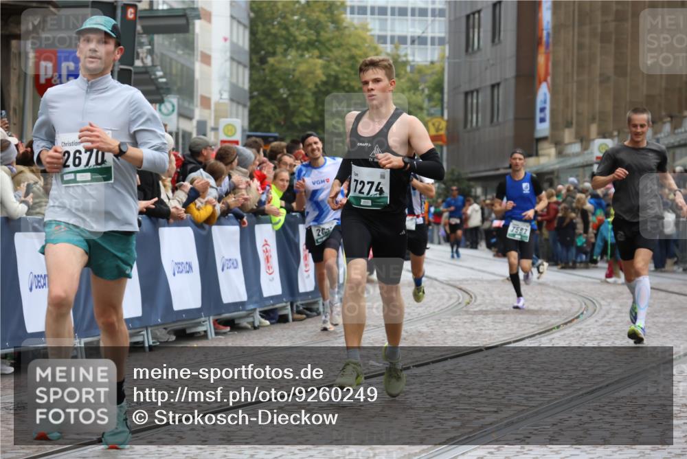 05.10.2025 - 20. swb-Marathon Bremen Strokosch-Dieckow http://msf.ph/oto/9260249 05.10.2025 12:56:38 Ziel 1005, 2670, 2801, 4984, 7274, 7587 meine-sportfotos.de
