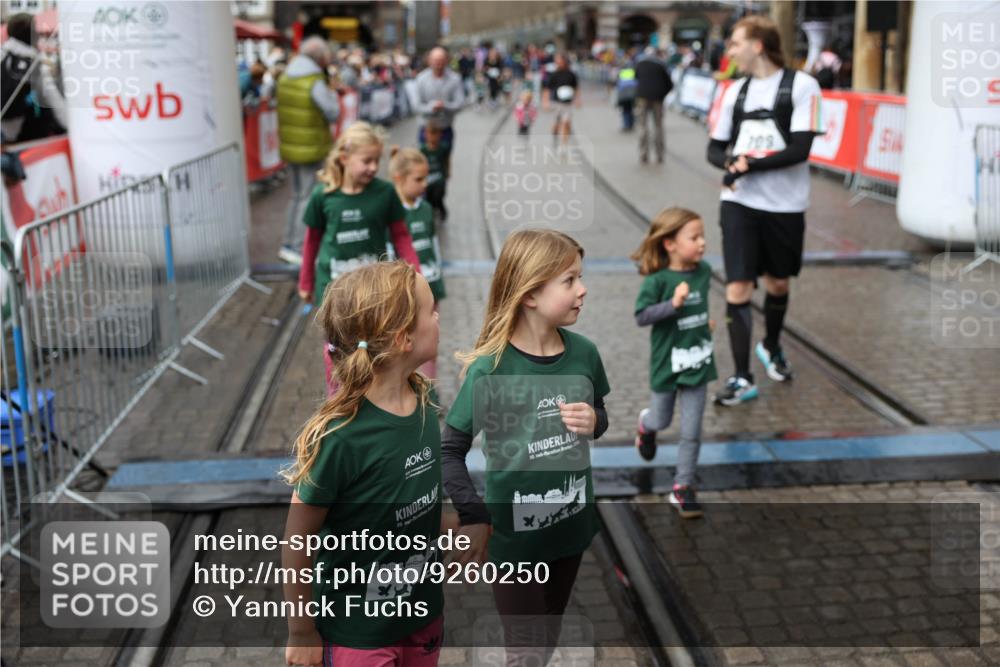 05.10.2025 - 20. swb-Marathon Bremen Yannick Fuchs http://msf.ph/oto/9260250 05.10.2025 15:23:37 Ziel 709 meine-sportfotos.de