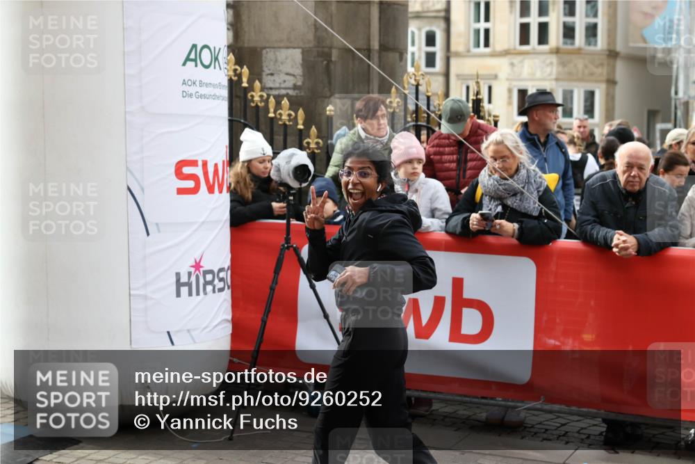 05.10.2025 - 20. swb-Marathon Bremen Yannick Fuchs http://msf.ph/oto/9260252 05.10.2025 11:19:53 Ziel 10677 meine-sportfotos.de