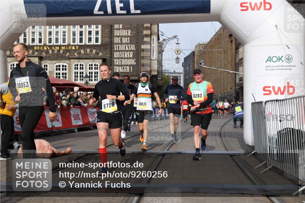 05.10.2025 - 20. swb-Marathon Bremen Yannick Fuchs http://msf.ph/oto/9260256 05.10.2025 10:48:23 Ziel 9293, 9641, 9706, 10428, 10931, 10953, 11119, 11299, 11561, 11637 meine-sportfotos.de