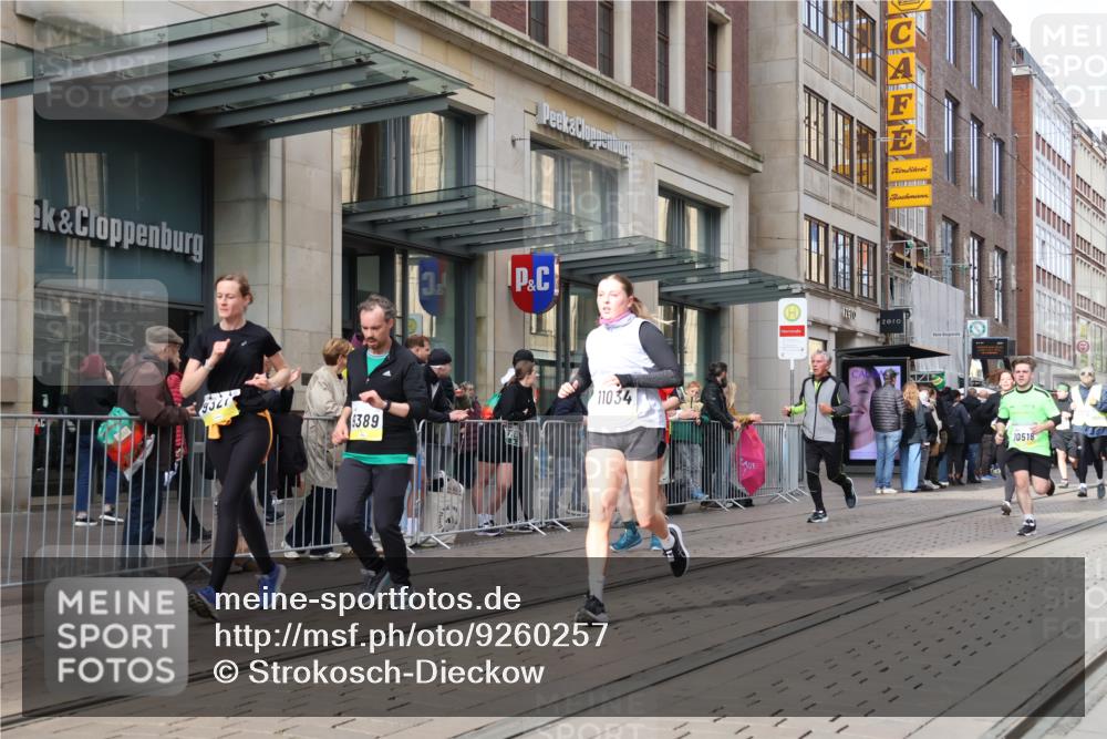 05.10.2025 - 20. swb-Marathon Bremen Strokosch-Dieckow http://msf.ph/oto/9260257 05.10.2025 11:00:26 Ziel 9271, 9272, 9327, 9389, 9600, 9827, 9858, 10079, 10182, 10258, 10518, 10571, 10690, 10872, 10901, 11034, 11071, 11155, 11162, 11511, 9271, 9272, 9327, 9389, 9600, 9827, 9858, 10079, 10182, 10258, 10518, 10571, 10690, 10872, 10901, 11034, 11071, 11155, 11162, 11511 meine-sportfotos.de