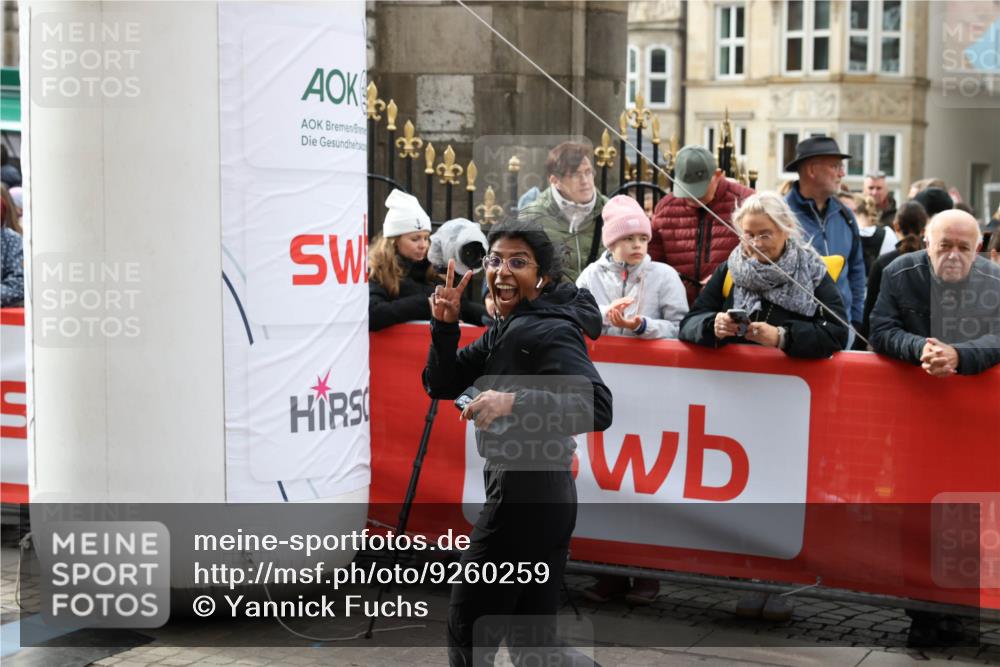 05.10.2025 - 20. swb-Marathon Bremen Yannick Fuchs http://msf.ph/oto/9260259 05.10.2025 11:19:53 Ziel 10677 meine-sportfotos.de
