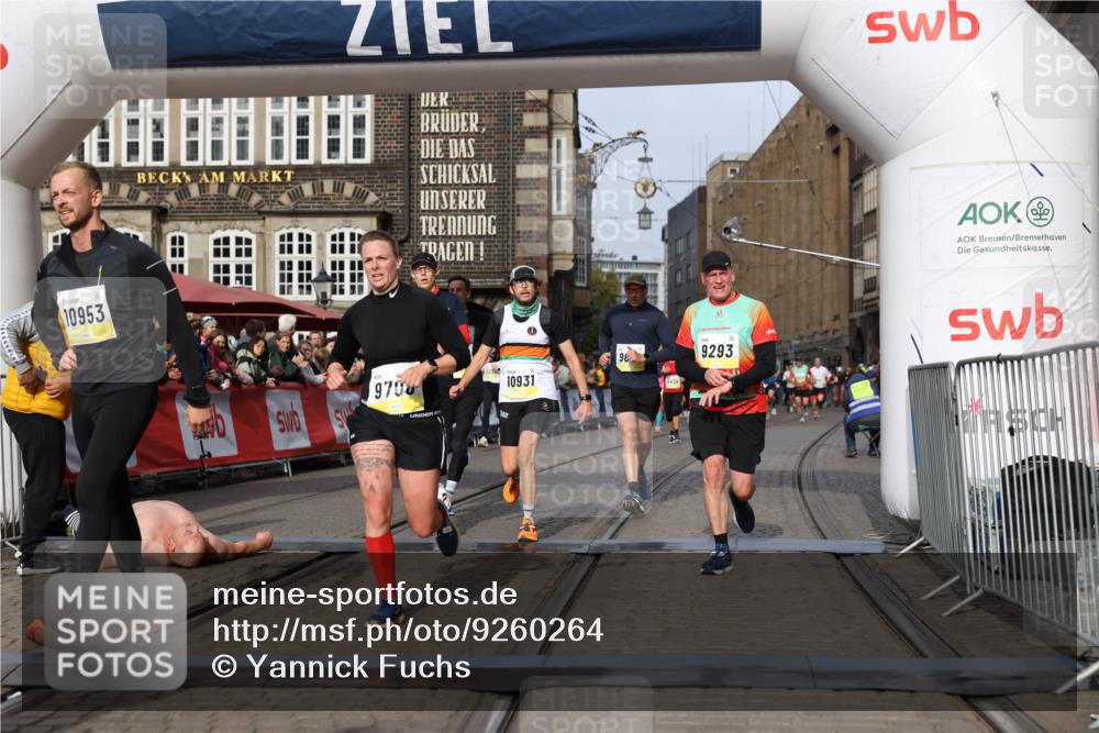 05.10.2025 - 20. swb-Marathon Bremen Yannick Fuchs http://msf.ph/oto/9260264 05.10.2025 10:48:23 Ziel 9293, 9641, 9706, 10428, 10931, 10953, 11119, 11299, 11561, 11637 meine-sportfotos.de