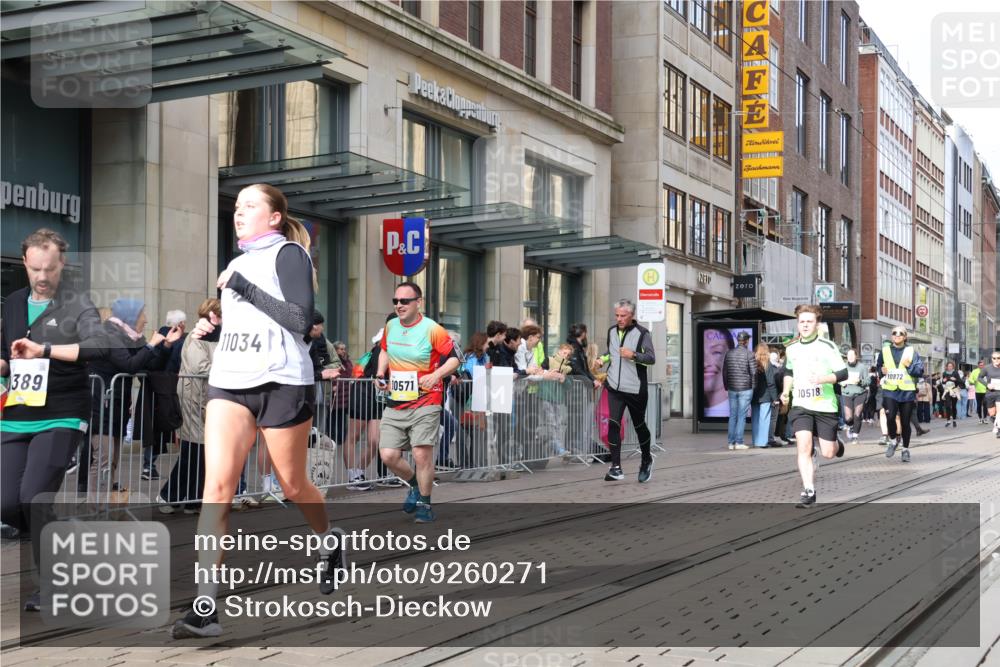 05.10.2025 - 20. swb-Marathon Bremen Strokosch-Dieckow http://msf.ph/oto/9260271 05.10.2025 11:00:26 Ziel 9271, 9272, 9327, 9389, 9600, 9827, 9858, 10079, 10182, 10258, 10518, 10571, 10690, 10872, 10901, 11034, 11071, 11155, 11162, 11511, 9271, 9272, 9327, 9389, 9600, 9827, 9858, 10079, 10182, 10258, 10518, 10571, 10690, 10872, 10901, 11034, 11071, 11155, 11162, 11511 meine-sportfotos.de
