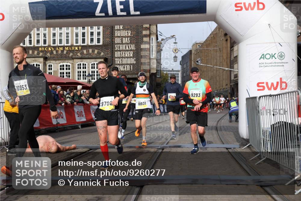 05.10.2025 - 20. swb-Marathon Bremen Yannick Fuchs http://msf.ph/oto/9260277 05.10.2025 10:48:23 Ziel 9293, 9641, 9706, 10428, 10931, 10953, 11119, 11299, 11561, 11637 meine-sportfotos.de