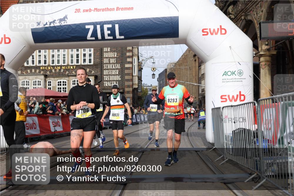 05.10.2025 - 20. swb-Marathon Bremen Yannick Fuchs http://msf.ph/oto/9260300 05.10.2025 10:48:24 Ziel 9293, 9641, 9706, 10428, 10931, 10953, 11119, 11292, 11299, 11561, 11637 meine-sportfotos.de