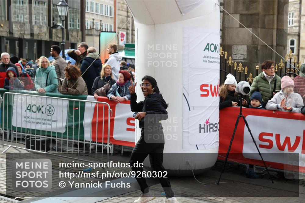 05.10.2025 - 20. swb-Marathon Bremen Yannick Fuchs http://msf.ph/oto/9260302 05.10.2025 11:19:54 Ziel 10677 meine-sportfotos.de