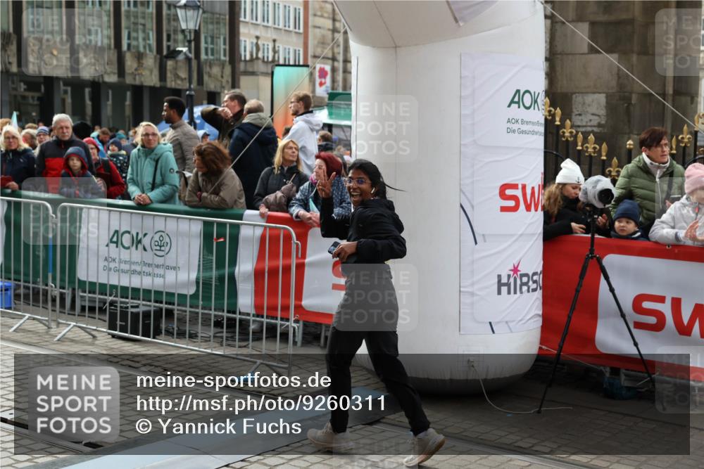 05.10.2025 - 20. swb-Marathon Bremen Yannick Fuchs http://msf.ph/oto/9260311 05.10.2025 11:19:54 Ziel 10677 meine-sportfotos.de