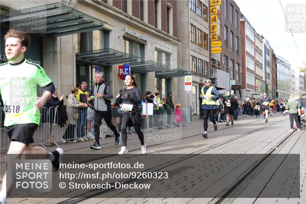 05.10.2025 - 20. swb-Marathon Bremen Strokosch-Dieckow http://msf.ph/oto/9260323 05.10.2025 11:00:28 Ziel 9208, 9271, 9272, 9327, 9389, 9600, 9827, 9858, 10182, 10228, 10258, 10359, 10518, 10571, 10690, 10872, 10901, 11034, 11155, 11162, 9208, 9271, 9272, 9327, 9389, 9600, 9827, 9858, 10182, 10228, 10258, 10359, 10518, 10571, 10690, 10872, 10901, 11034, 11155, 11162 meine-sportfotos.de