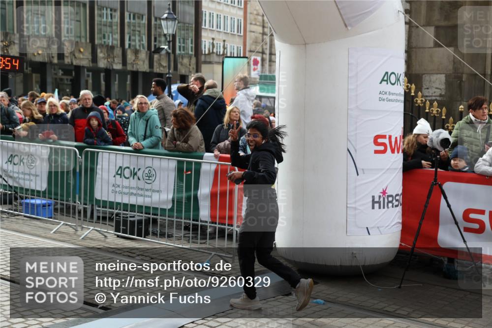 05.10.2025 - 20. swb-Marathon Bremen Yannick Fuchs http://msf.ph/oto/9260329 05.10.2025 11:19:54 Ziel 10677 meine-sportfotos.de