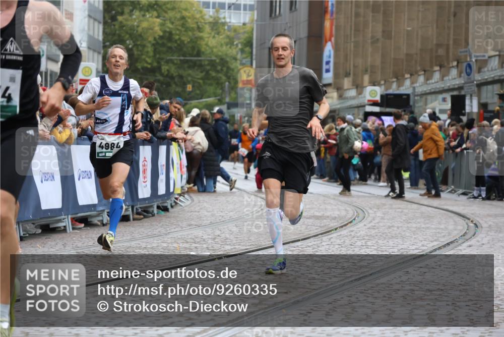05.10.2025 - 20. swb-Marathon Bremen Strokosch-Dieckow http://msf.ph/oto/9260335 05.10.2025 12:56:40 Ziel 1005, 2670, 2801, 4984, 7274, 7587 meine-sportfotos.de
