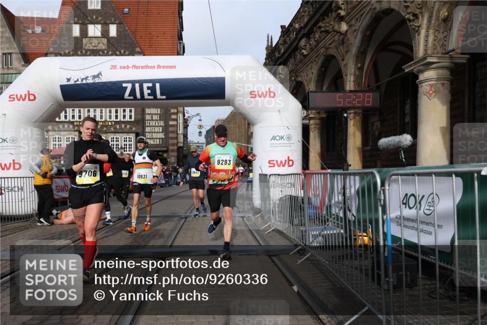 05.10.2025 - 20. swb-Marathon Bremen Yannick Fuchs http://msf.ph/oto/9260336 05.10.2025 10:48:24 Ziel 9293, 9641, 9706, 10428, 10931, 10953, 11119, 11292, 11299, 11561, 11637 meine-sportfotos.de