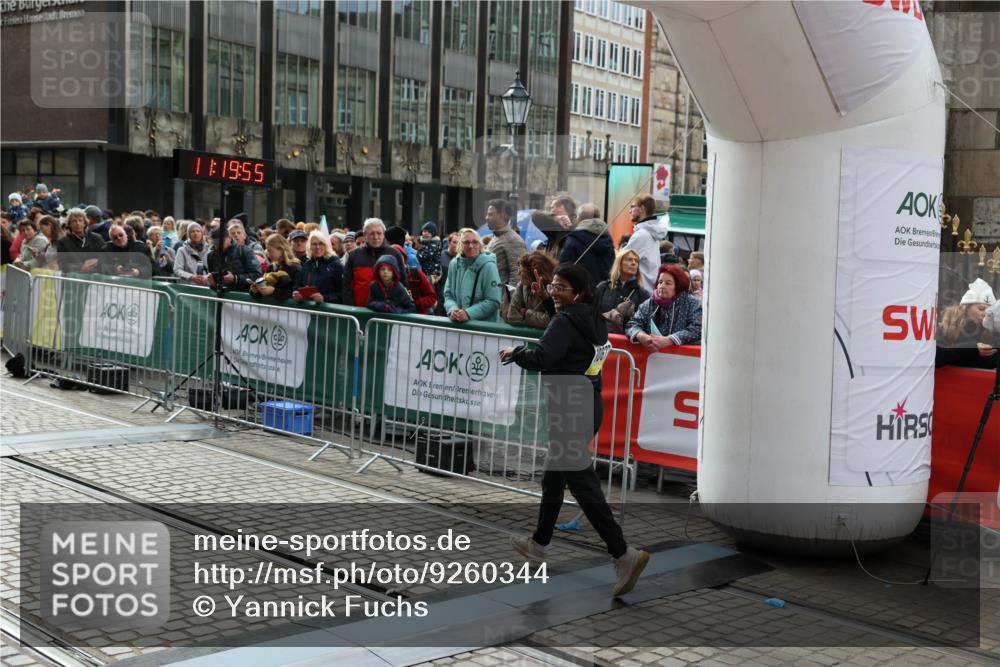 05.10.2025 - 20. swb-Marathon Bremen Yannick Fuchs http://msf.ph/oto/9260344 05.10.2025 11:19:54 Ziel 10677 meine-sportfotos.de