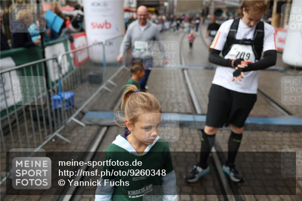 05.10.2025 - 20. swb-Marathon Bremen Yannick Fuchs http://msf.ph/oto/9260348 05.10.2025 15:23:41 Ziel 709 meine-sportfotos.de