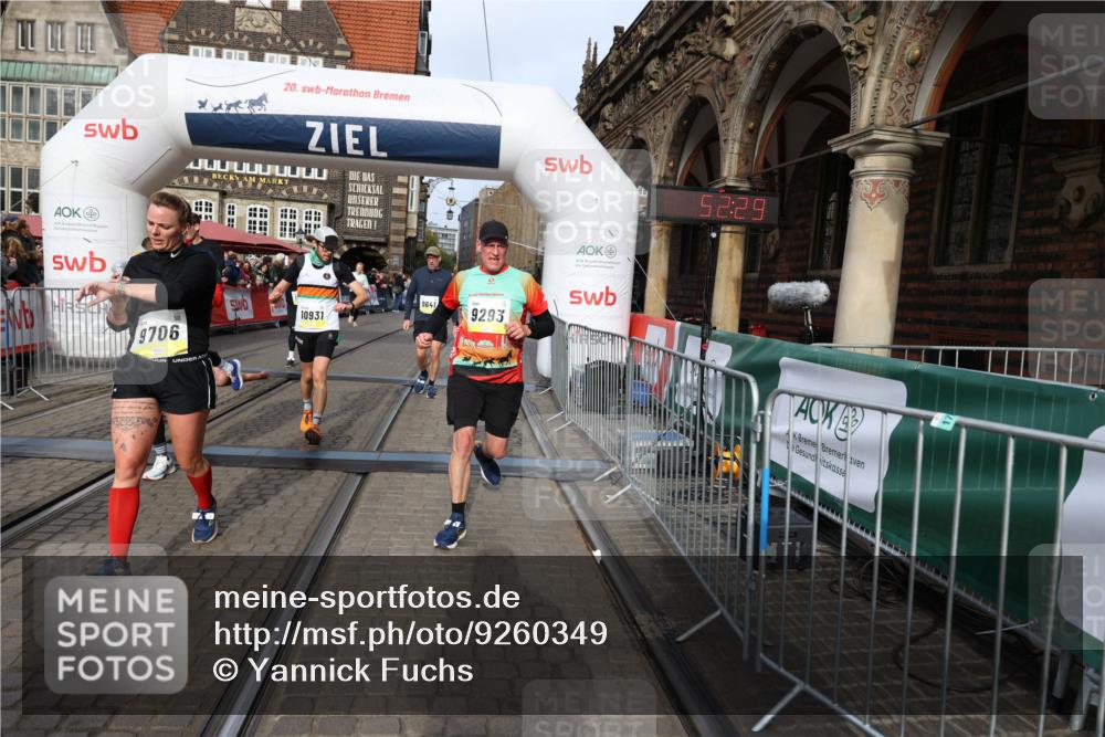 05.10.2025 - 20. swb-Marathon Bremen Yannick Fuchs http://msf.ph/oto/9260349 05.10.2025 10:48:25 Ziel 9293, 9404, 9641, 9706, 10931, 10953, 11119, 11292, 11561, 11637 meine-sportfotos.de