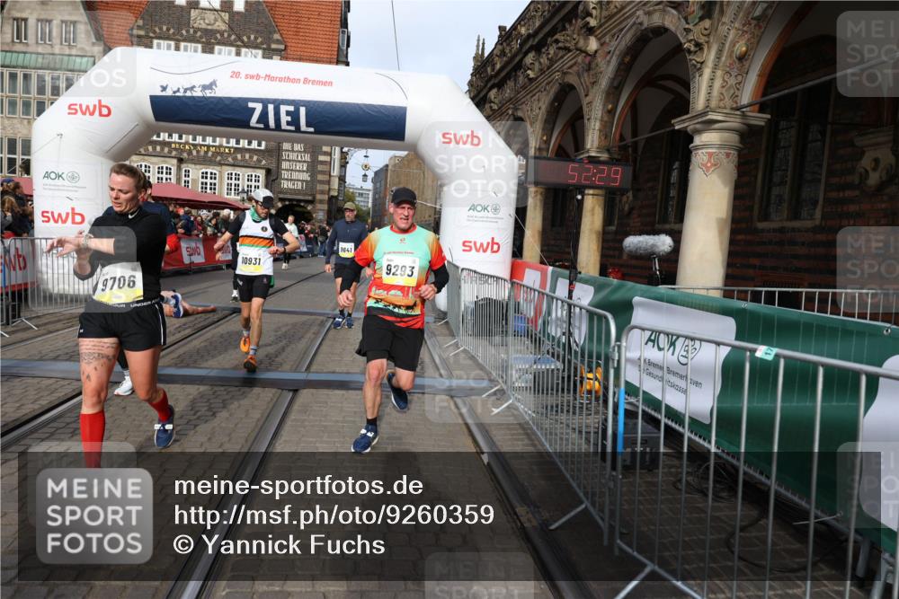 05.10.2025 - 20. swb-Marathon Bremen Yannick Fuchs http://msf.ph/oto/9260359 05.10.2025 10:48:25 Ziel 9293, 9404, 9641, 9706, 10931, 10953, 11119, 11292, 11561, 11637 meine-sportfotos.de