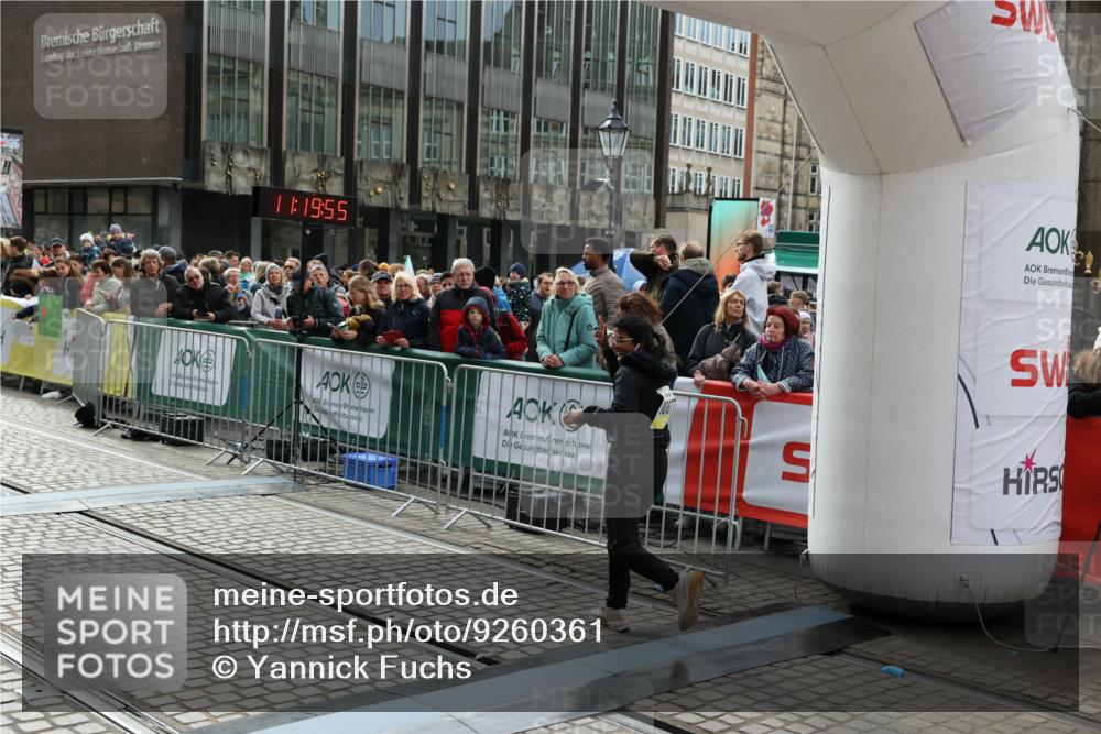 05.10.2025 - 20. swb-Marathon Bremen Yannick Fuchs http://msf.ph/oto/9260361 05.10.2025 11:19:54 Ziel 10677 meine-sportfotos.de