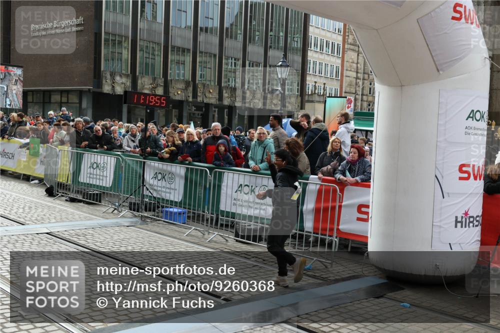 05.10.2025 - 20. swb-Marathon Bremen Yannick Fuchs http://msf.ph/oto/9260368 05.10.2025 11:19:54 Ziel 10677 meine-sportfotos.de