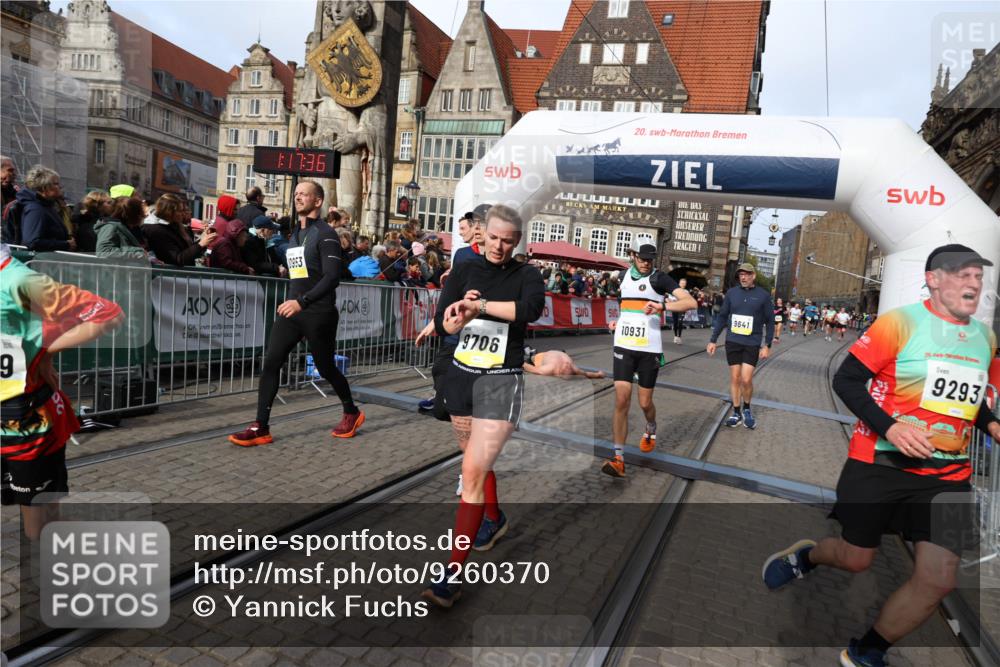 05.10.2025 - 20. swb-Marathon Bremen Yannick Fuchs http://msf.ph/oto/9260370 05.10.2025 10:48:25 Ziel 9293, 9404, 9641, 9706, 10931, 10953, 11119, 11292, 11561, 11637 meine-sportfotos.de