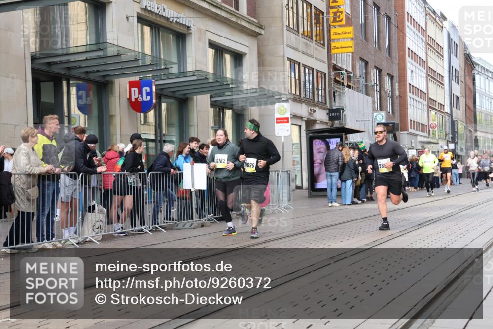 05.10.2025 - 20. swb-Marathon Bremen Strokosch-Dieckow http://msf.ph/oto/9260372 05.10.2025 11:00:31 Ziel 9208, 9272, 9305, 9327, 9389, 9600, 9827, 9858, 9954, 10182, 10228, 10258, 10359, 10518, 10571, 10690, 10872, 10901, 11034, 11155, 9208, 9272, 9305, 9327, 9389, 9600, 9827, 9858, 9954, 10182, 10228, 10258, 10359, 10518, 10571, 10690, 10872, 10901, 11034, 11155 meine-sportfotos.de