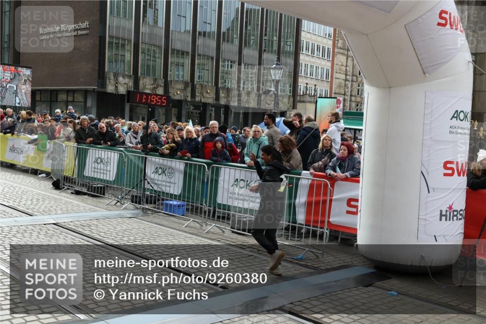05.10.2025 - 20. swb-Marathon Bremen Yannick Fuchs http://msf.ph/oto/9260380 05.10.2025 11:19:54 Ziel 10677 meine-sportfotos.de