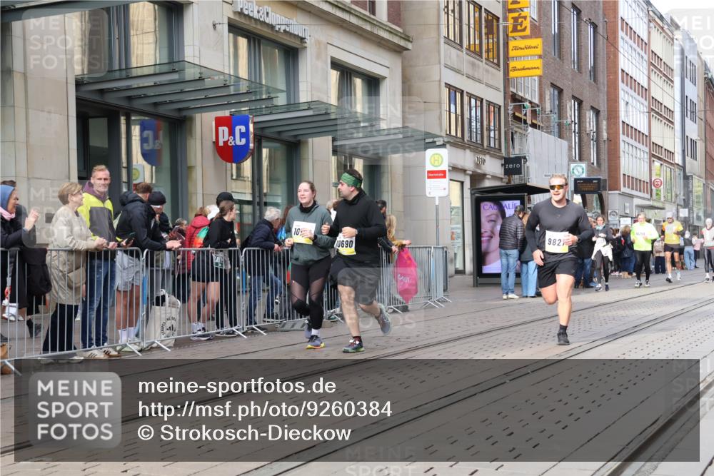 05.10.2025 - 20. swb-Marathon Bremen Strokosch-Dieckow http://msf.ph/oto/9260384 05.10.2025 11:00:32 Ziel 9208, 9272, 9305, 9327, 9389, 9600, 9827, 9858, 9954, 10182, 10228, 10258, 10359, 10518, 10571, 10690, 10872, 10901, 11034, 11053, 11155, 9208, 9272, 9305, 9327, 9389, 9600, 9827, 9858, 9954, 10182, 10228, 10258, 10359, 10518, 10571, 10690, 10872, 10901, 11034, 11053, 11155 meine-sportfotos.de