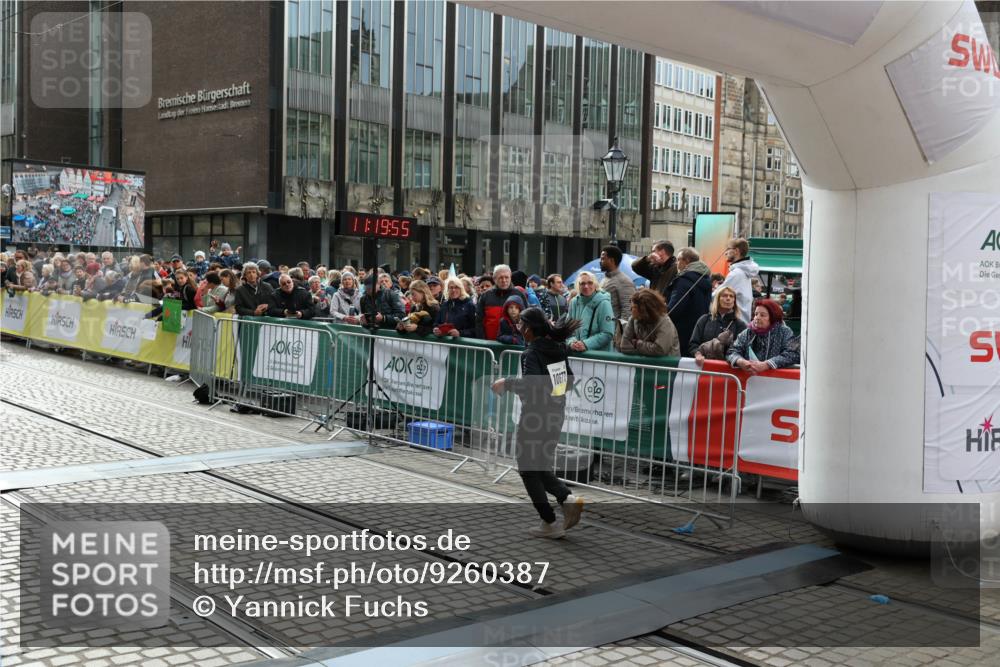 05.10.2025 - 20. swb-Marathon Bremen Yannick Fuchs http://msf.ph/oto/9260387 05.10.2025 11:19:54 Ziel 10677 meine-sportfotos.de
