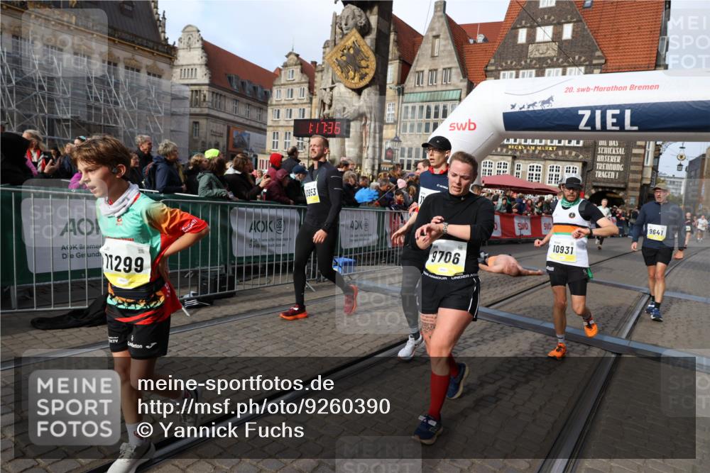 05.10.2025 - 20. swb-Marathon Bremen Yannick Fuchs http://msf.ph/oto/9260390 05.10.2025 10:48:25 Ziel 9293, 9404, 9641, 9706, 10931, 10953, 11119, 11292, 11561, 11637 meine-sportfotos.de