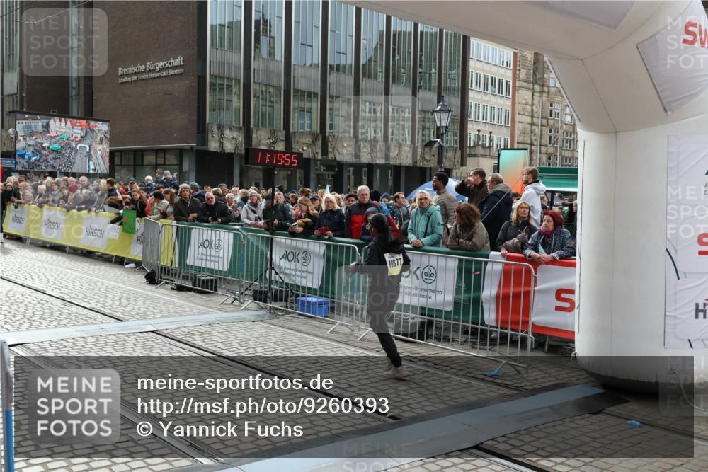 05.10.2025 - 20. swb-Marathon Bremen Yannick Fuchs http://msf.ph/oto/9260393 05.10.2025 11:19:55 Ziel 10677 meine-sportfotos.de